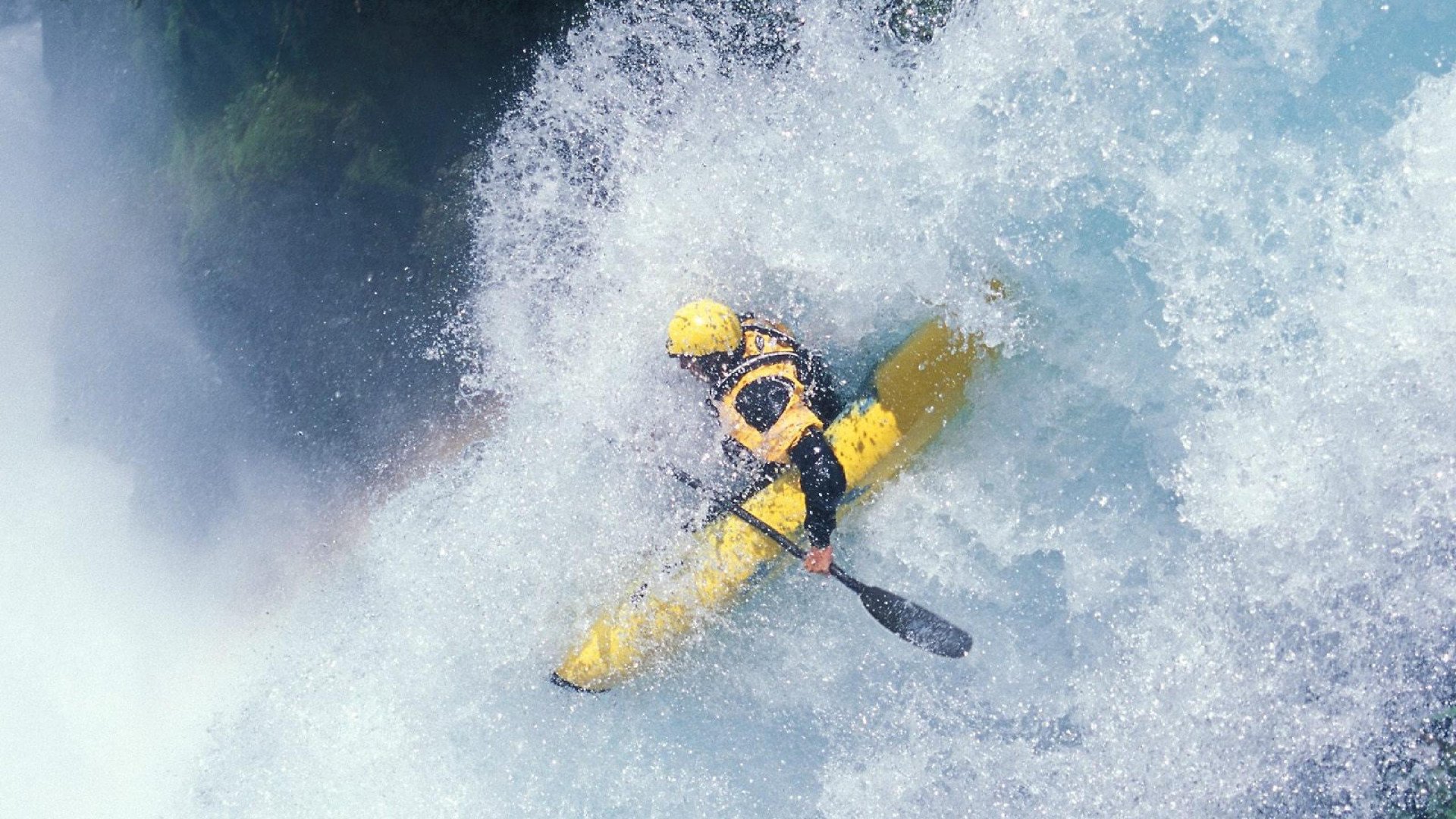 开云体育视频直播-赛道上的毫厘之争，塞恩斯关键制胜，索伯车队险胜哈斯车队